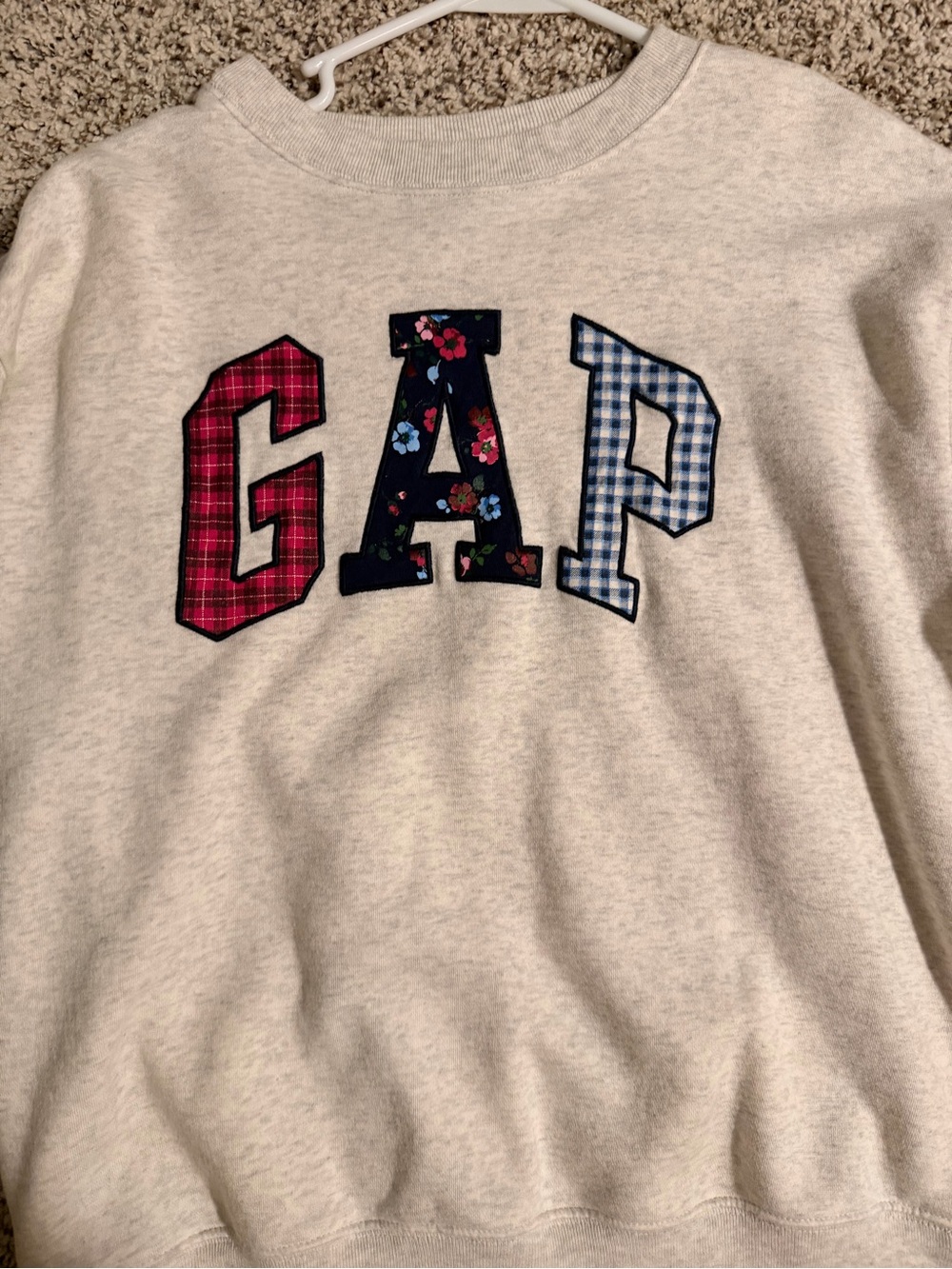 GAP women’s  Cream Crewneck Sweatshirt with Patterned Letter Appliqué